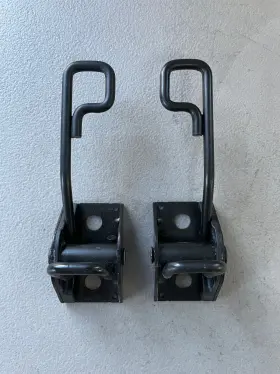 2751265 Bmw 2010 Mini Cooper S Rh Lh Rear Seat Striker Catch Brackets With Plastic Trim