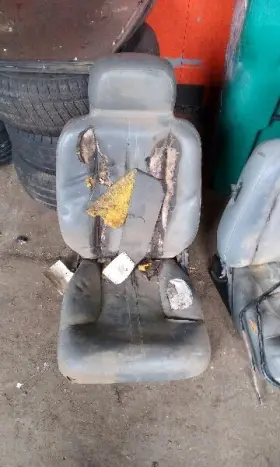 202.de1z81 Delorean 1981 Left Driver Front Seat Gray Leather For Recovering Only