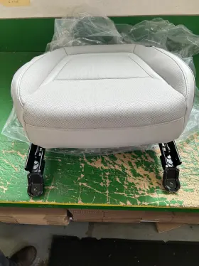 88200 Hyundai Cw510puc Front Rh Seat Cushion Assy. New Genuine