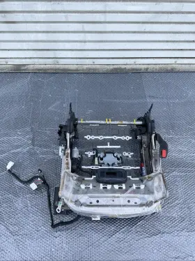8219153580 Lexus 14-20 Is250 Is350 Front Right Side Seat Lower Track Frame With Motors Oem