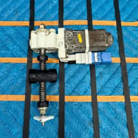 Lexus 85820-50330 1995-2000 Ls400 Front Left Driver Power Seat Rear Vertical Tilt Motor Oem
