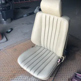 1079100146 Mercedes-benz 72-89 R107 380sl 450sl Passenger Seat Including Track And Headrest