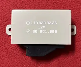 1408203226 Mercedes-benz Genuine Oem W140 1994-2002 Headrest Control Module Relay Unit Comp