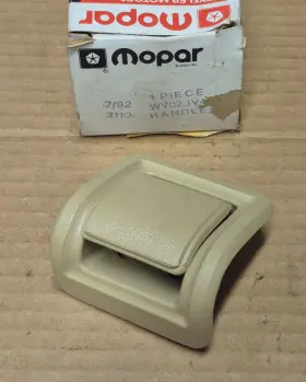 Wv02jv4 Mopar 1991-1994 Shadow Sundance Nos Rear Seat Back Latch Release Handle