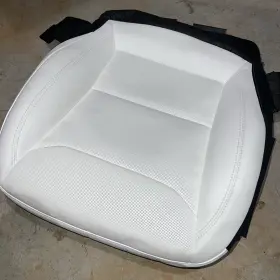 1732341 Tesla Oem 2024-2025 Model 3 Highland Front Right Side Seat Cushion Bottom White Trim