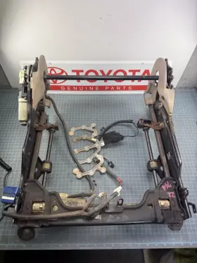 203.to1598 Toyota Passenger Right Front Seat Track Power From 1999 4runner Oe
