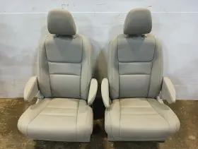 215.to1b20 Toyota 2015-20 Sienna Pair Rear Seats Grey Leather 11716099