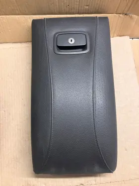 1q0885633 Volkswagen 2007-2016 Eos Rear Center Upper Seat Back Armrest Cover