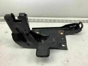 7l0886185a Volkswagen Touareg 2005 7l 3.2l Rear Seat Connection Mount Bracket Factory